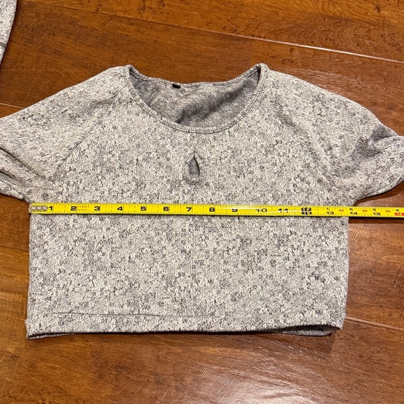 Gym Shark Cropped Keyhole Workout Top - Picture 7 of 8